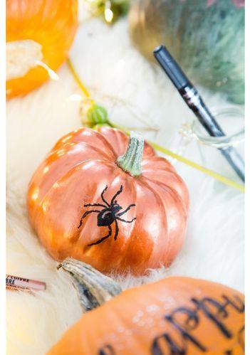 Produktbild Sakura Lackmarker Pen-Touch 1.0 mm, F, Schwarz (1x)