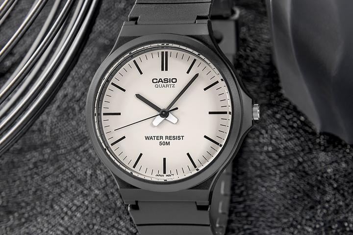 Immagine prodotto Casio Collection - MW-240-7E (Orologio da polso analogico, 43 mm)