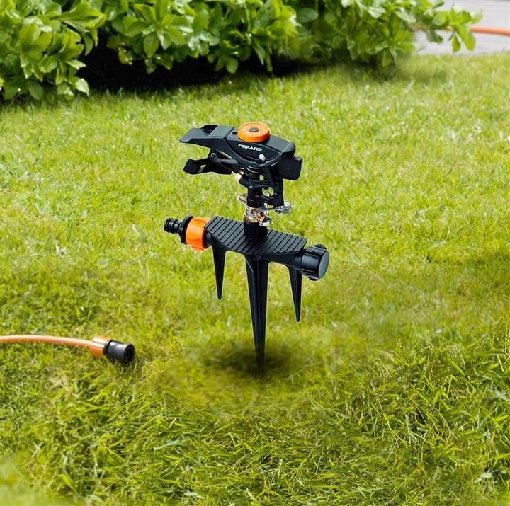Actual product image Fiskars Impulse sprinkler XL, With distance control, spray pattern control and rotation control, Univer (Impulse, circular and sector sprinklers)