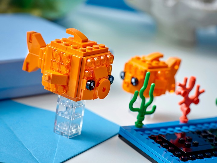 Actual product image LEGO Goldfish (40442, LEGO Brickheadz)