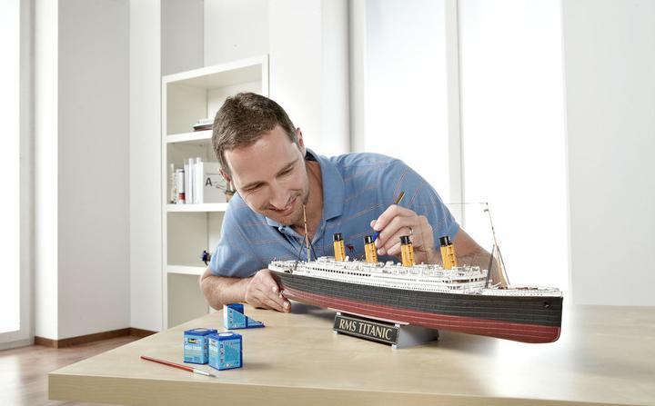 Produktbild Revell Geschenkset 100 Jahre Titanic