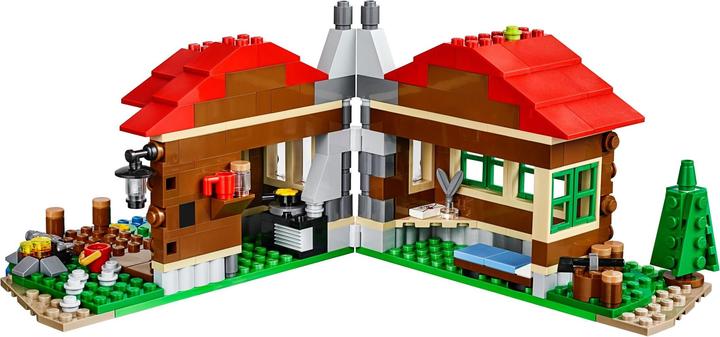 Actual product image LEGO Lakeside Lodge (31048, LEGO Creator Expert)