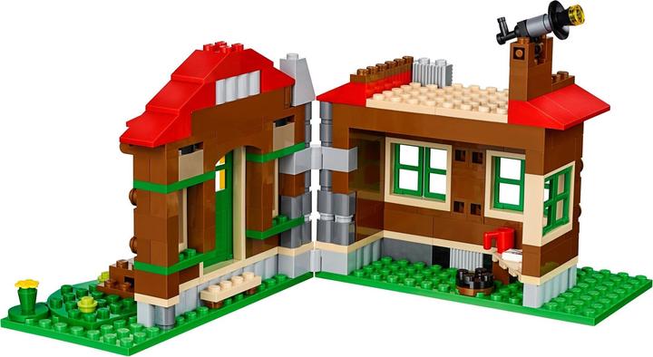 Actual product image LEGO Lakeside Lodge (31048, LEGO Creator Expert)