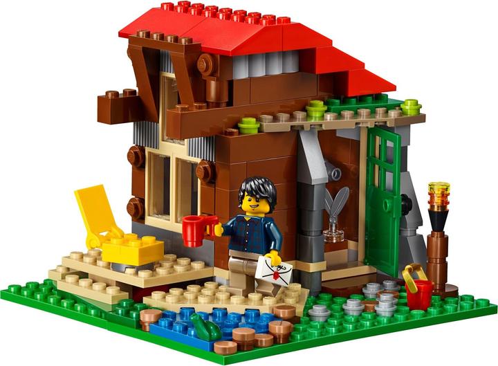 Actual product image LEGO Lakeside Lodge (31048, LEGO Creator Expert)