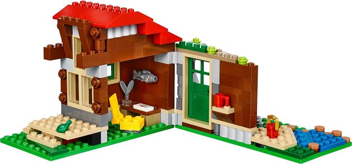 Actual product image LEGO Lakeside Lodge (31048, LEGO Creator Expert)