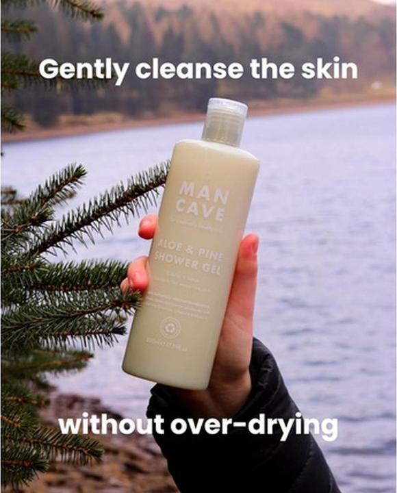 Immagine prodotto ManCave Gel doccia all'aloe e al pino 500ml per uomo Adatto a pelli sensibili Senza solfati Vegan Frien (500 ml)