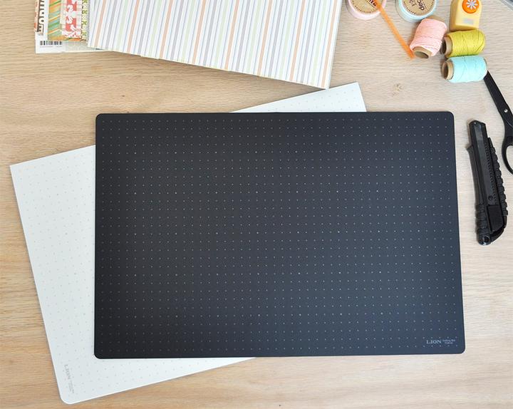 Actual product image Lion Cutting mat (45 x 30 cm)