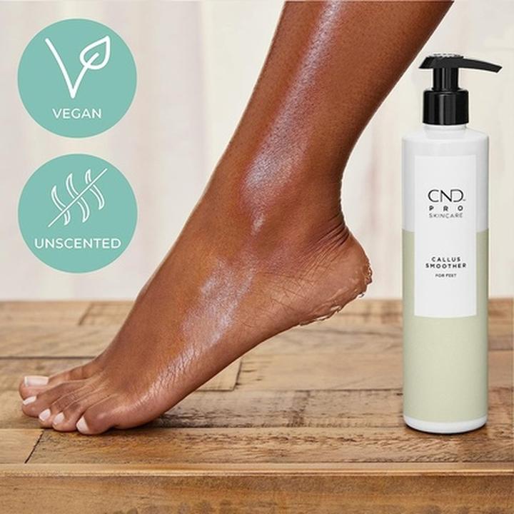 Produktbild CND Pro Skincare for Feet Mineral Bath Exfoliating Sea Salt Scrub Advanced Callus Remover and Intense Hy (Hornhautentferner, 300 ml)