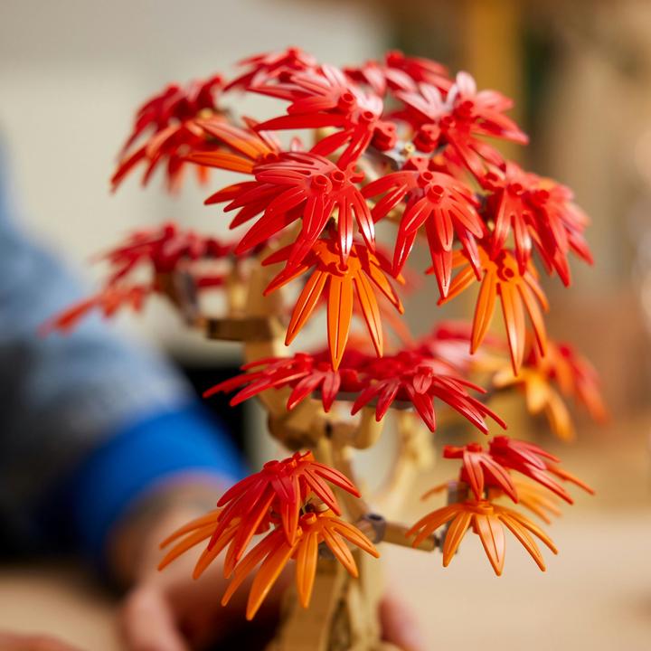 Actual product image LEGO Japanese red maple - bonsai tree (10348, LEGO Botanical)