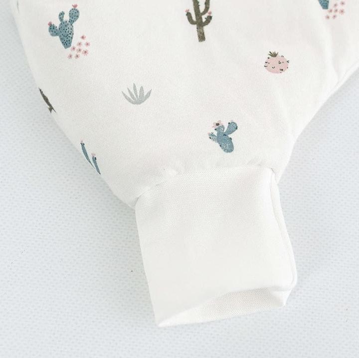 Actual product image Träumeland Baby-Ganzjahrschlafsack Jumper To Go Kaktusliebe Gr. 98 (98 cm, 2.5 TOG, All-season)