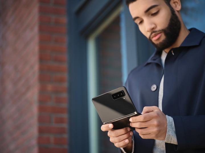 Produktbild Microsoft Surface Duo 2 B2B (128 GB, Obsidian, 8.30", SIM + eSIM, 5G)