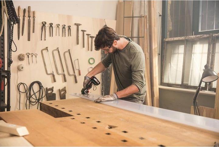 Actual product image Bosch Home & Garden AdvancedCut 18 with battery (Battery chain saw)