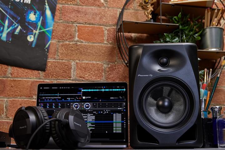 Actual product image Pioneer DJ DM-50D (Active, Pair)