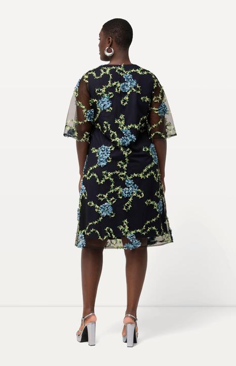 Produktbild Ulla Popken Kleid, Blütenstickerei, A-Linie, V-Ausschnitt, Halbarm (54)