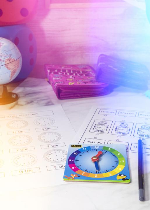 Actual product image Idena Learning clock square cardboard FSC-Rec