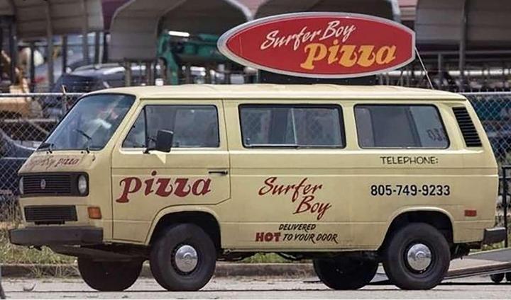 Produktbild Revell Stranger Things VW T3 Bus Surfer Boy