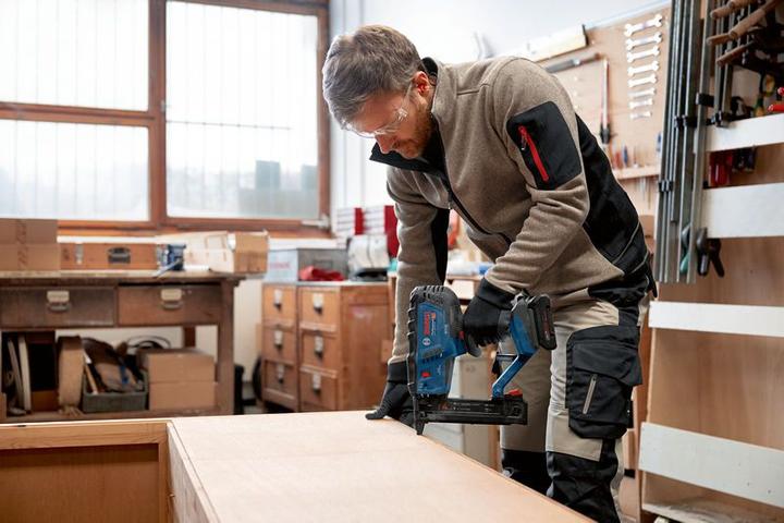 Actual product image Bosch Professional Cordless wood stapler GTH 18V-38 M