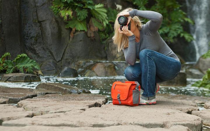 Actual product image Lowepro Nova Sport 7L AW Slate Grey (Camera shoulder bag)