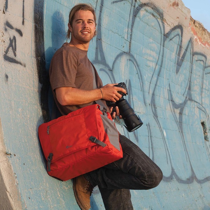 Actual product image Lowepro Nova Sport 35L AW Pepper Red (Camera shoulder bag)