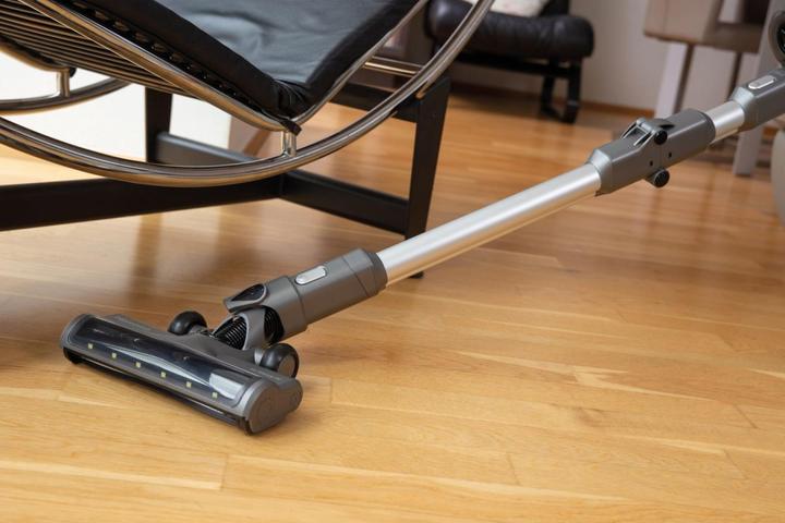 Image du produit Hisense HVC6464A Aspirateur sans fil noir sans sac