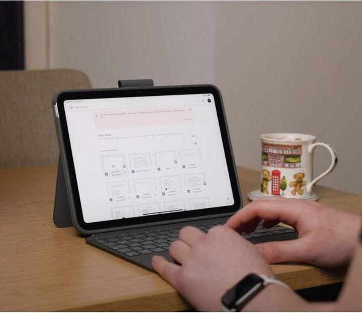 Produktbild Logitech Combo Touch (Deutschland, Apple iPad 2022 (10. Gen))