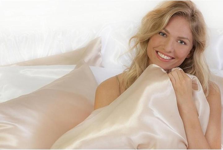 Actual product image Beauty Pillow Champagne - 60X70 (Body lotion)