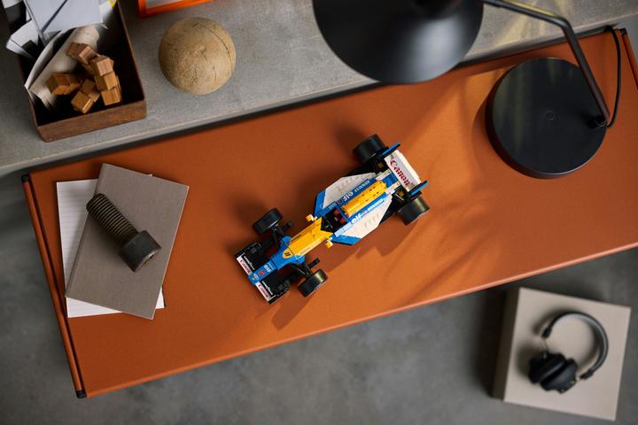 Actual product image LEGO Williams Racing FW14B mit Nigel Mansell (10353, LEGO Icons)