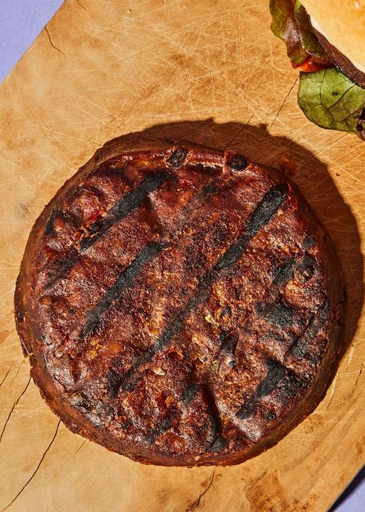 Produktbild KoRo Veganes Bio-Erzeugnis nach Art eines Burgers, mit Seitan, Shiitake und Paprika (160 g)