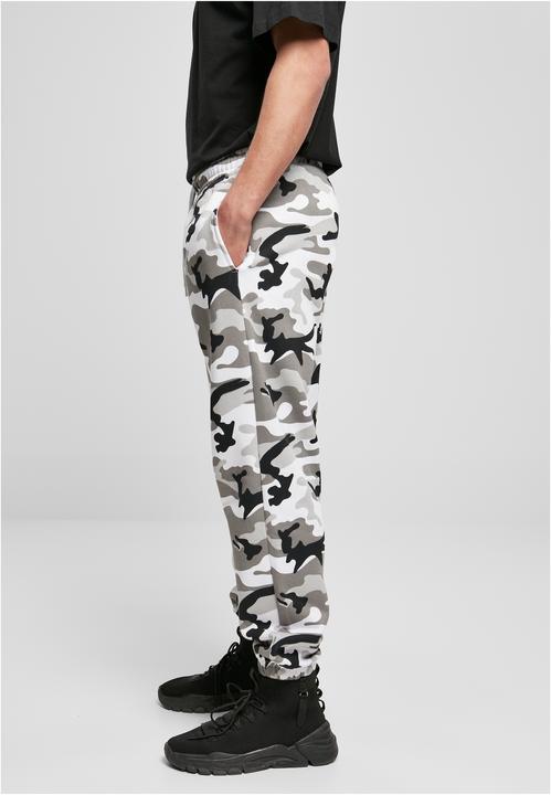 Actual product image Urban Classics Basic Camo Sweatpants 2.0 - 15327 (XS)