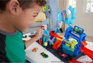 Actual product image Hot Wheels City Ultimate Shark Car Wash