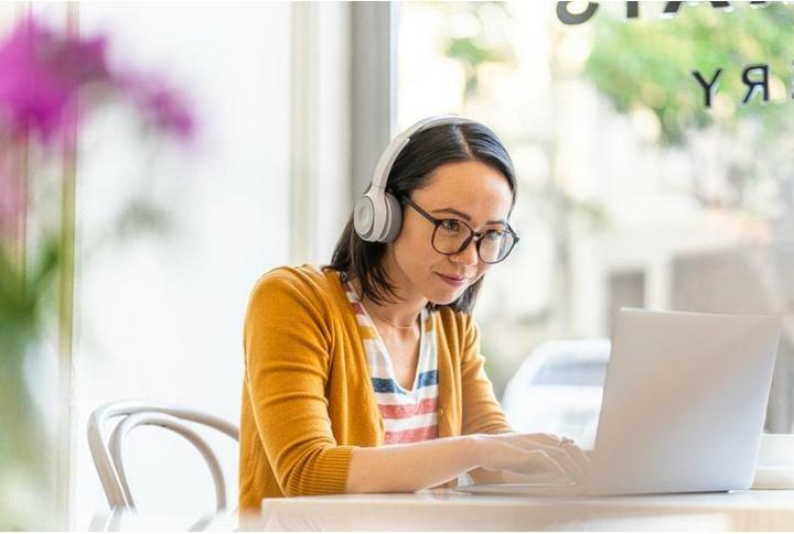 Produktbild Cisco Headset 730 Duo Platinum, USB-A, inkl. Ladestation (Kabelgebunden, Kabellos, USB-A, Microsoft Teams)