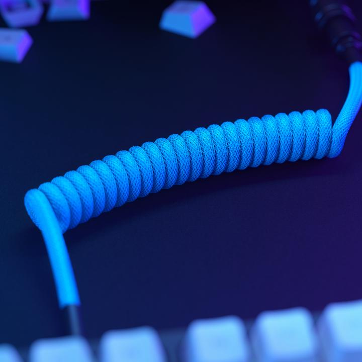Actual product image Glorious GMMK Coiled Cable Electric Blue, coiled cable, USB-C/USB-A - light blue/black (1.40 m)