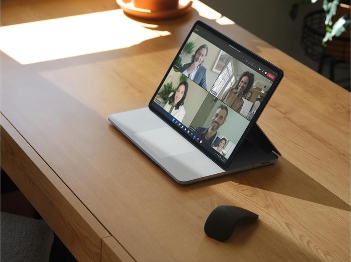 Produktbild Microsoft Surface Laptop Studio (14.40", 1000 GB, 32 GB, CH, Intel Core i7-11370H)