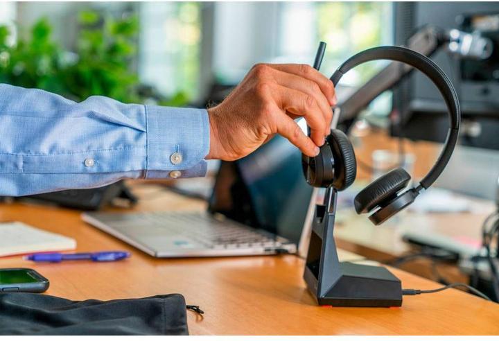 Produktbild Poly Voyager 4320-M +BT700 Dongle +Ladestation, für Microsoft Teams zertifiziert (Kabellos, USB-C, Microsoft Teams)