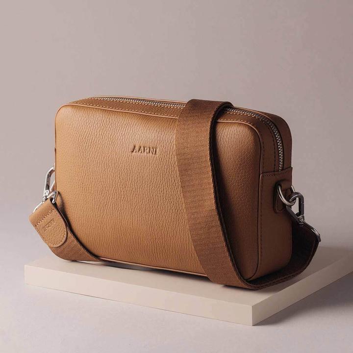 Immagine prodotto Aarni Large Crossbody Bag, cognac/silver
