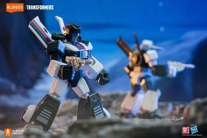 Actual product image Blokees Transformers Plastic Model Kit Galaxy Version 01 Roll Out Range (9)