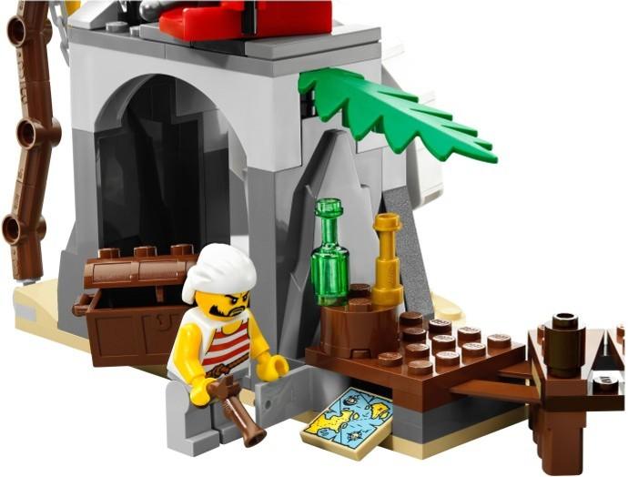 Actual product image LEGO Pirates Treasure Island (70411)