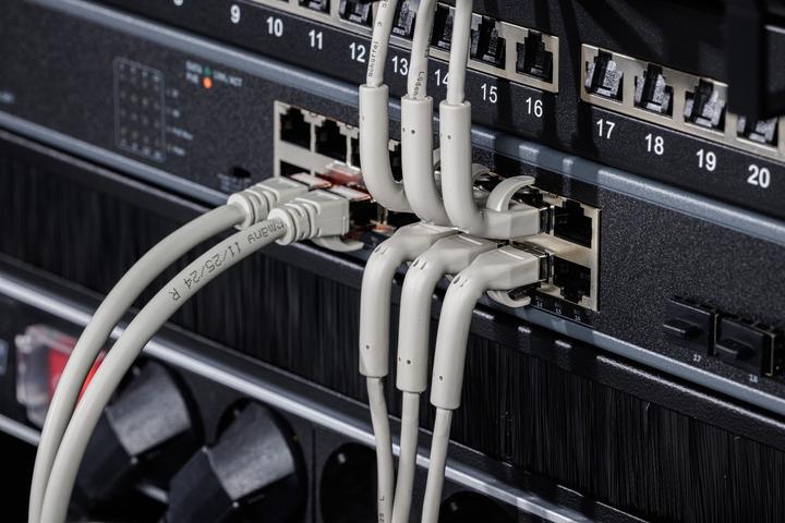 Produktbild Digitus CAT 6A F-FTP abwinkelbar Patchkabel, Ku,TPE-LSZH AWG 32/7, Länge 2 m, Grau (CAT6a, 2 m)