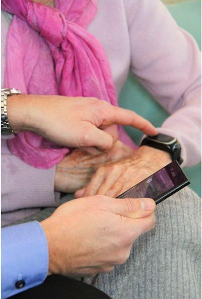 Produktbild One Button Phone Notrufuhr/Notrufarmband (31 mm, 2G)