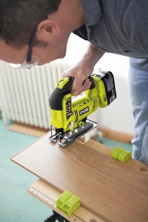 Actual product image Ryobi Ensemble de 9 outils 18V avec perçage, vissage, ponçage, sciage et éclairage