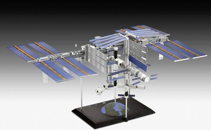 Actual product image Revell Space Station