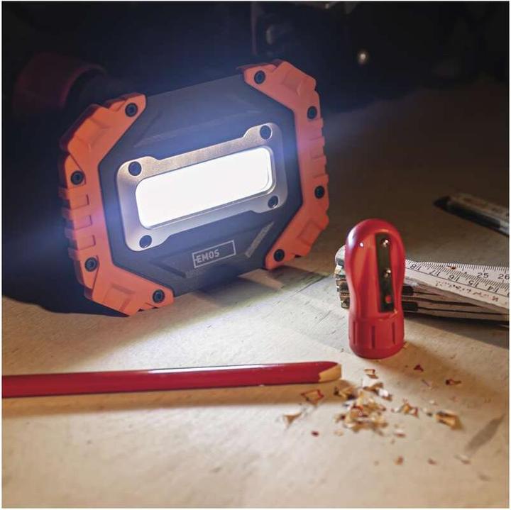 Produktbild Emos COB LED Arbeitsleuchte P4113, 700 lm, 4x AA (700 lm)