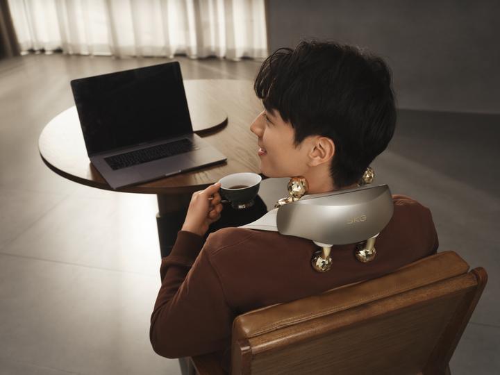 Produktbild SKG Neck Massager H7 ultra-E - Golden (golden massage heads)
