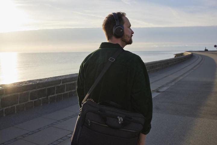 Produktbild Poly Voyager Surround 80 UC (Kabelgebunden, Kabellos, USB-C, Unify)