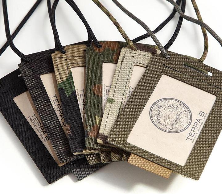 Produktbild Terra B Badge Holder - Black