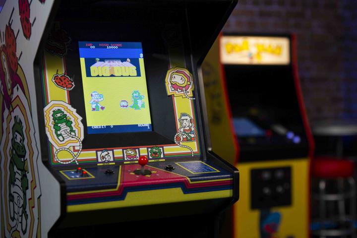 Produktbild Numskull Quarter Scale Arcade Cabinet - Dig Dug