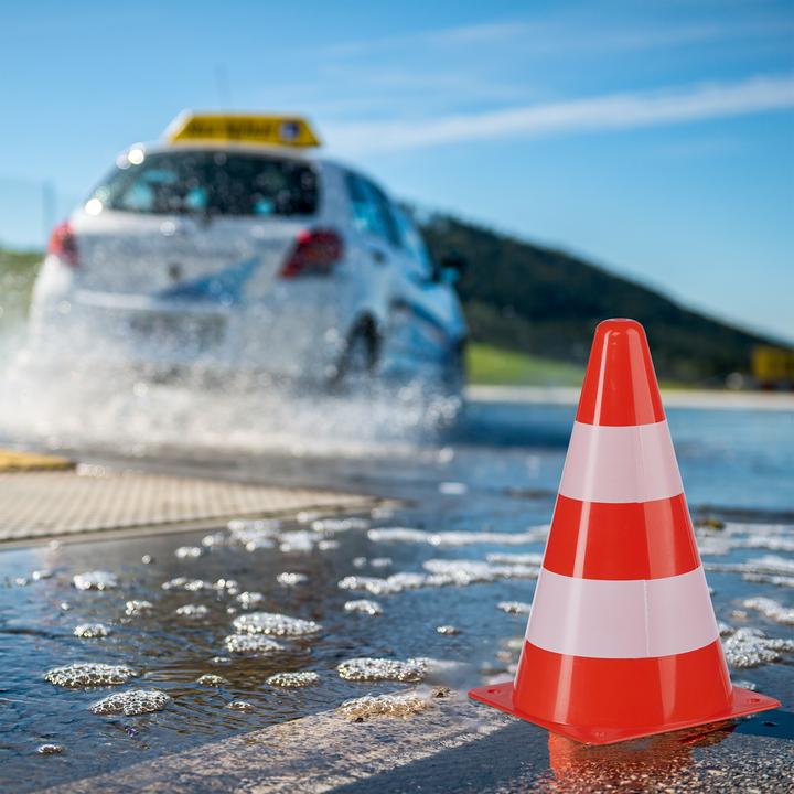 Actual product image Relaxdays 10x pylons