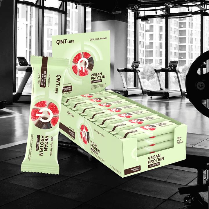 Actual product image QNT Vegan Protein Bar + L-Carnitine (Raspberry brownie, 28 pcs., 1120 g)