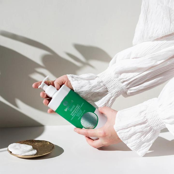 Image du produit BasicLab Micellis normalizujący płyn micelarny do skóry tłustej, trądzikowej i wrażliwej 2 (Eau micellaire)