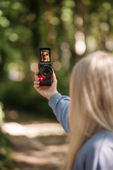 Produktbild Rollei Compactline 10x Flip Kompaktkamera (64 Mpx, 1/4")